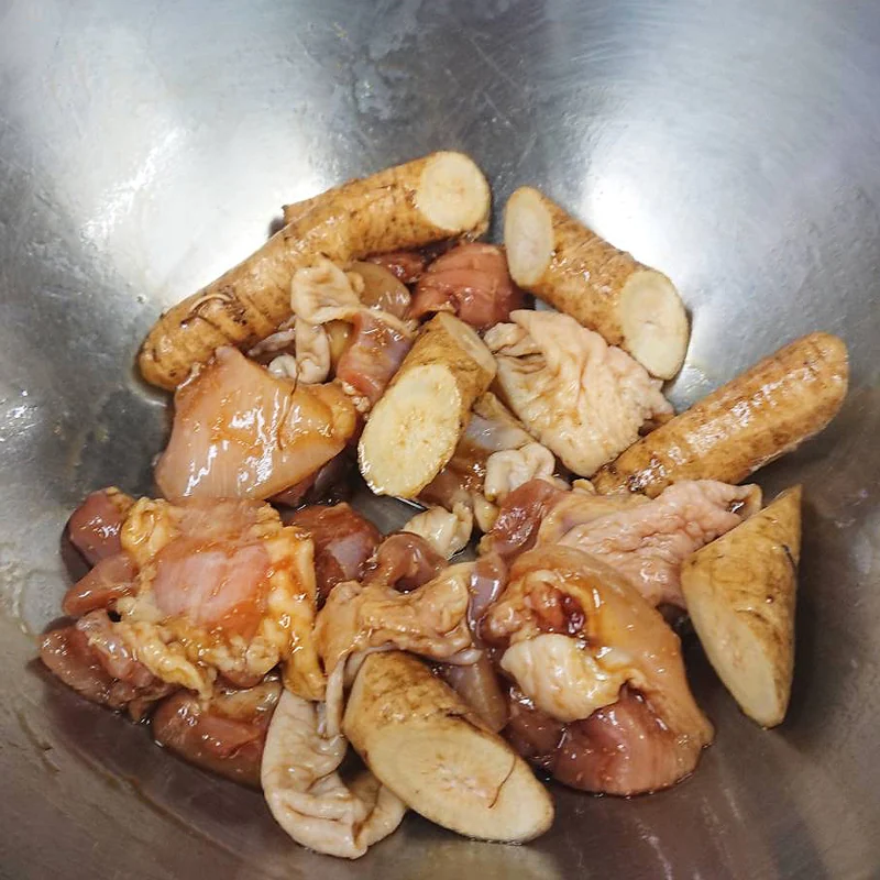 若鶏と新ごぼうの辛味だれ