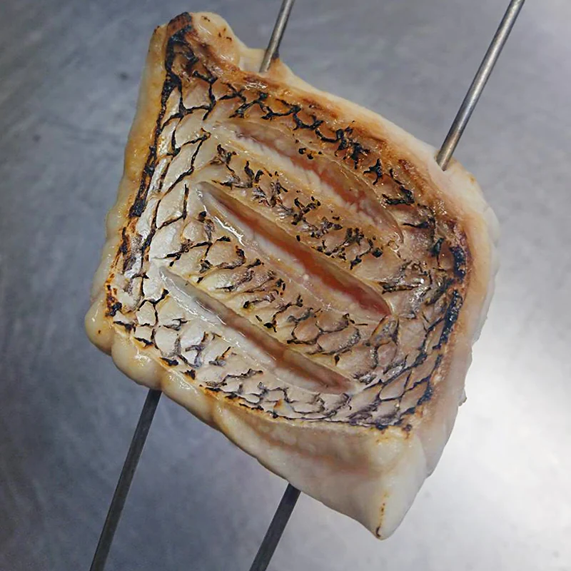 黒鯛焼き 霜造り 醤油仕立て