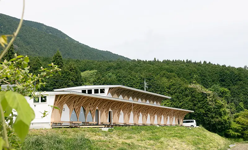 里山のシンボルとしての醸造所
