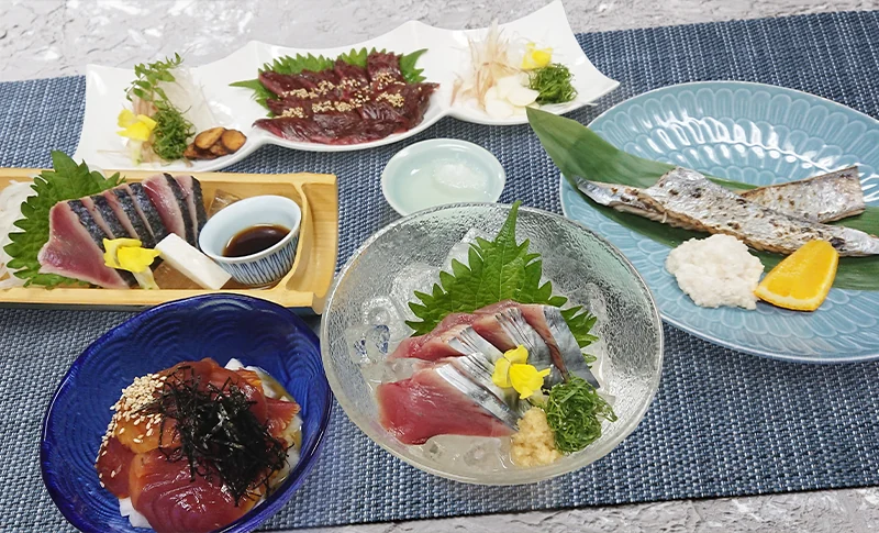 初鰹の黄味醤油漬け・血合いのレバ刺し風・ハラス焼き